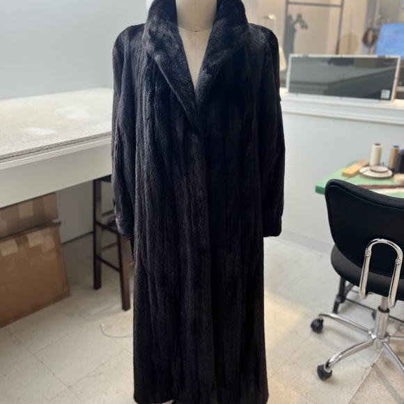 Full Length Ranch Mink Coat - Picture 2 of 4